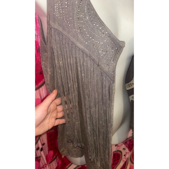 🩶 NWT Wrangler Fringe Studded Vest - Picture 2 of 5